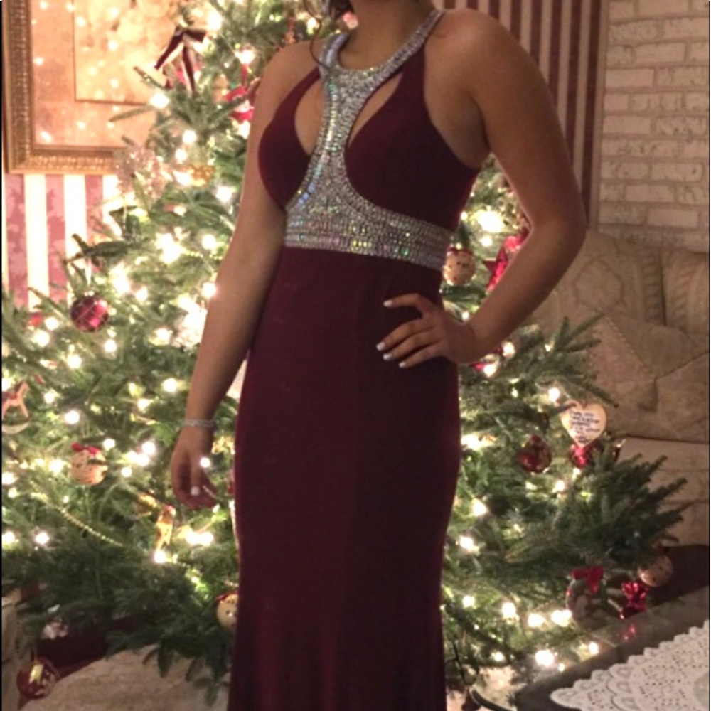 Beautiful full length dress...unique neck line!